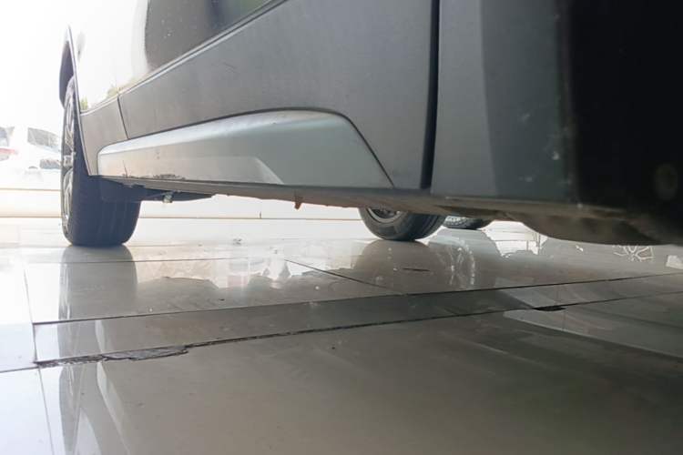 Used Cadillac XT4 2020 28T Two-Wheel-Drive Leading Version Right Side Sill