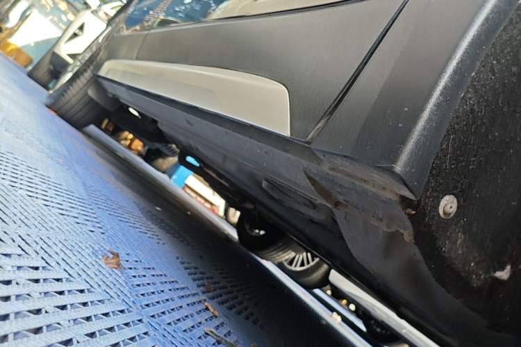 Used Cadillac XT4 2020 Revised Version 28T Two-Wheel Drive Leading Edition Right Side Sill