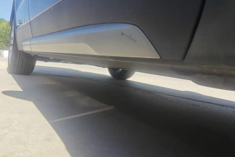 Used Cadillac XT4 2020 28T Two-Wheel-Drive Leading Version Right Side Sill