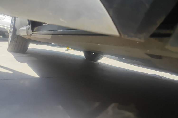Used Cadillac XT4 2020 28T Two-Wheel-Drive Leading Version Right Side Sill