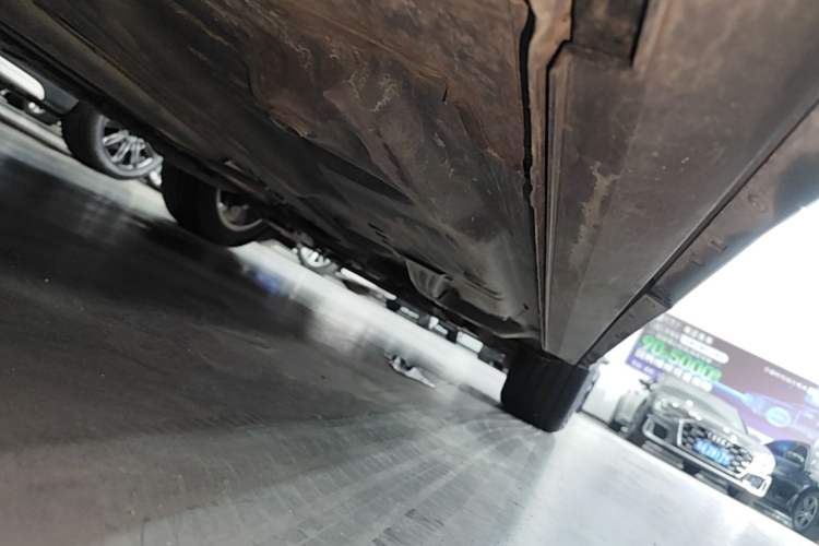 Used Cadillac XT4 2020 Revised Version 28T Two-Wheel Drive Tech Edition Right Side Sill