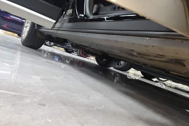 Used Cadillac XT4 2020 Revised Version 28T Two-Wheel Drive Leading Edition Right Side Sill