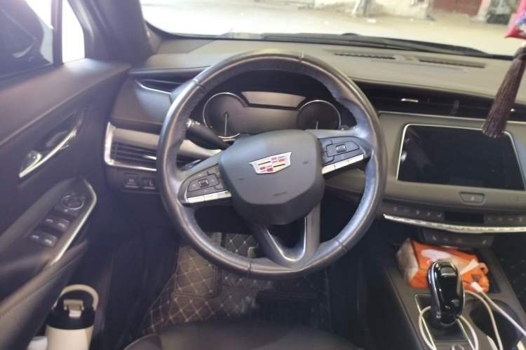 Used Cadillac XT4 2020 Revised Version 28T Two-Wheel Drive Luxury Edition Steering Wheel
