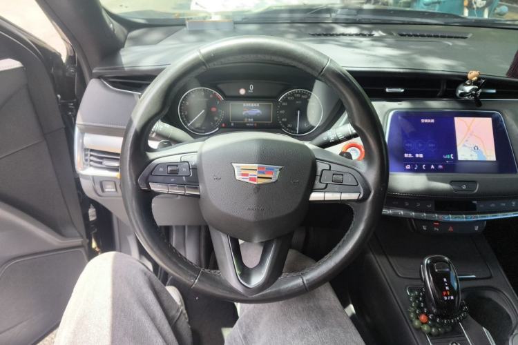 Used Cadillac XT4 2020 Revised Version 28T Two-Wheel Drive Leading Edition Steering Wheel