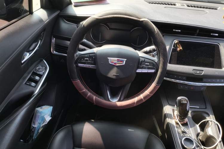 Used Cadillac XT4 2020 28T Two-Wheel-Drive Leading Version Steering Wheel