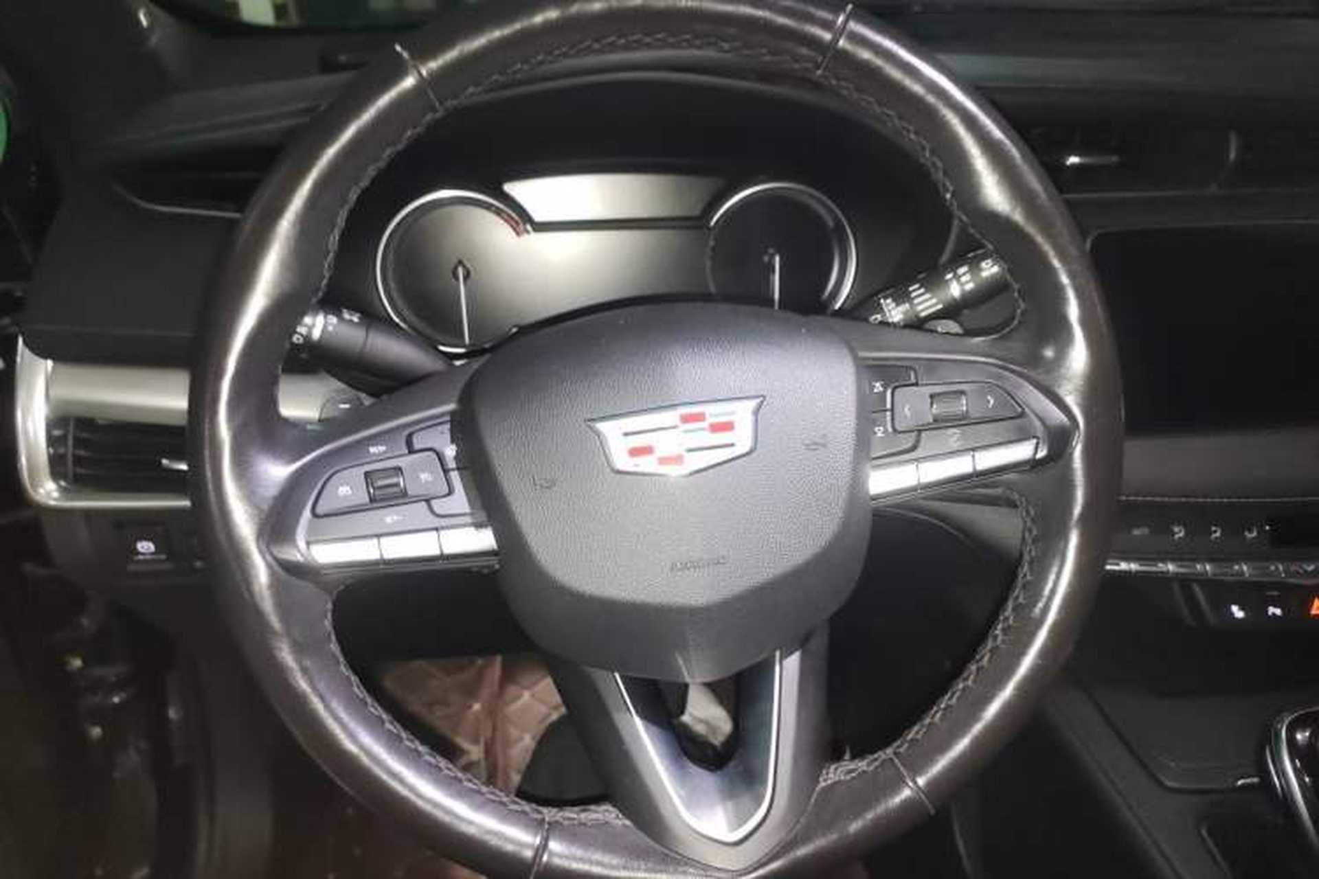Used Cadillac XT4 2020 Revised Version 28T Two-Wheel Drive Luxury Edition Steering Wheel