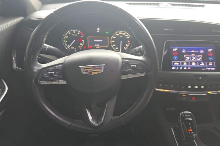 Used Cadillac XT4 2020 Revised Version 28T Two-Wheel Drive Tech Edition Steering Wheel