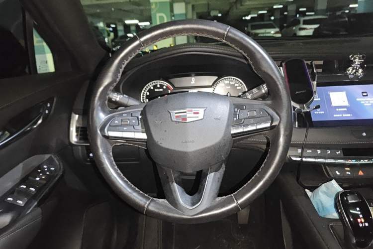 Used Cadillac XT4 2020 Revised Version 28T Two-Wheel Drive Luxury Edition Steering Wheel