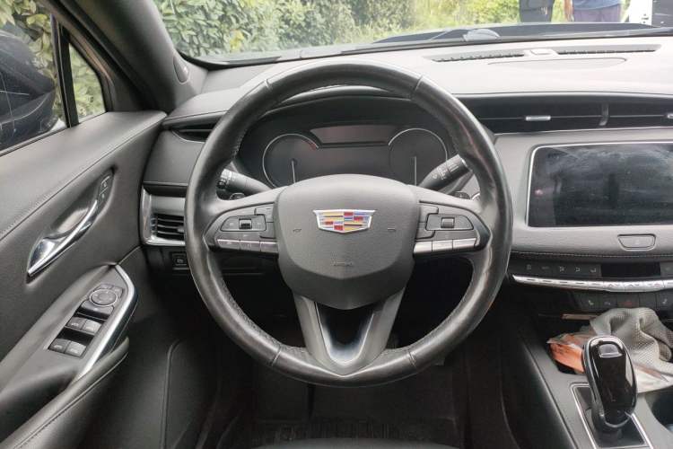 Used Cadillac XT4 2020 28T Two-Wheel-Drive Leading Version Steering Wheel