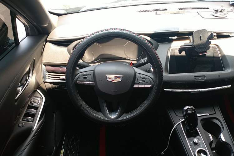 Used Cadillac XT4 2020 Revised Version 28T Two-Wheel Drive Tech Edition Steering Wheel