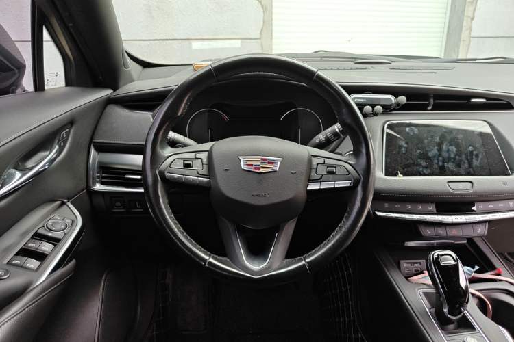 Used Cadillac XT4 2020 Revised Version 28T Two-Wheel Drive Leading Edition Steering Wheel