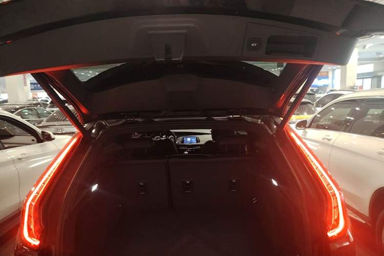 Used Cadillac XT4 2020 28T Two-Wheel-Drive Leading Version Trunk