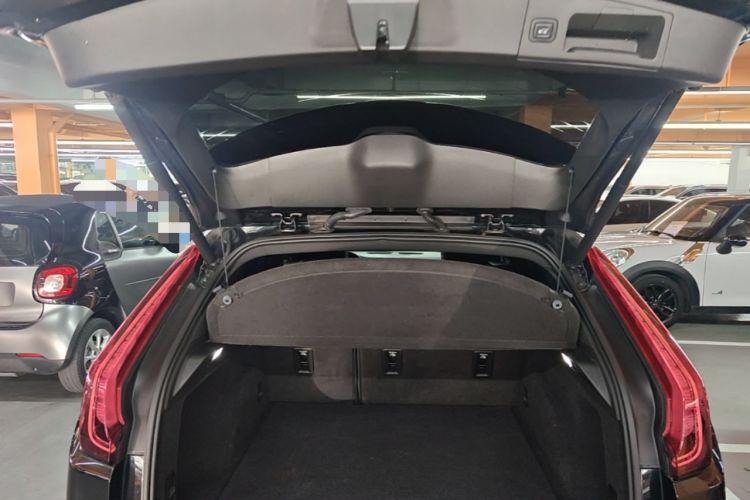 Used Cadillac XT4 2020 28T Two-Wheel-Drive Leading Version Trunk