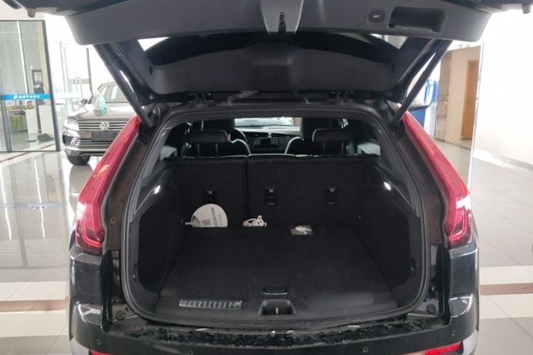 Used Cadillac XT4 2020 Revised Version 28T Two-Wheel Drive Luxury Edition Trunk