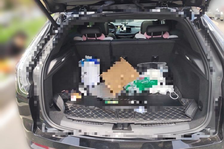 Used Cadillac XT4 2020 28T 4x4 Platinum Sport Edition Trunk