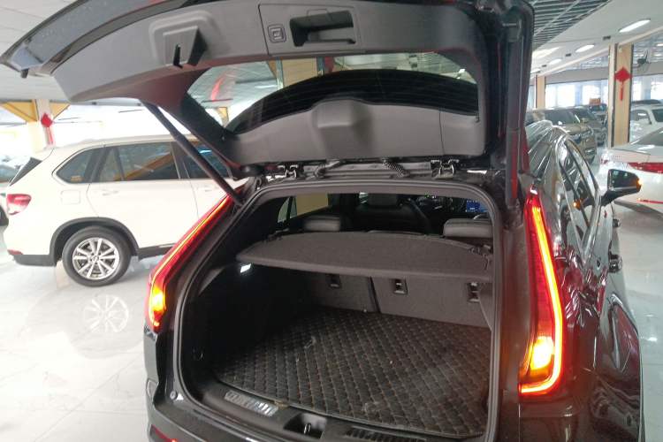 Used Cadillac XT4 2020 Revised Version 28T Two-Wheel Drive Leading Edition Trunk