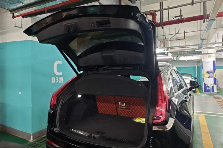 Used Cadillac XT4 2020 28T Two-Wheel-Drive Leading Version Trunk