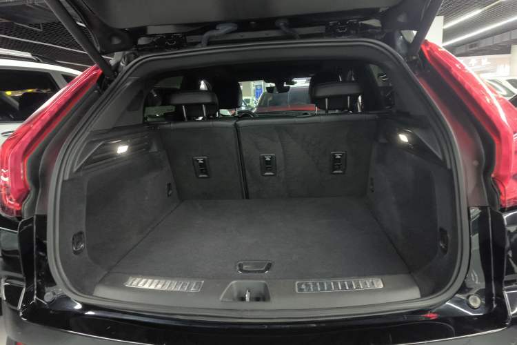 Used Cadillac XT4 2020 28T Two-Wheel-Drive Leading Version Trunk