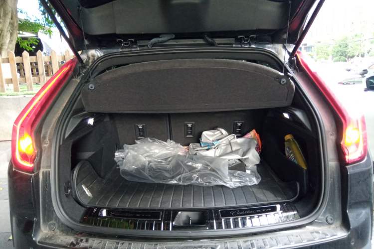 Used Cadillac XT4 2020 Revised Version 28T Two-Wheel Drive Tech Edition Trunk
