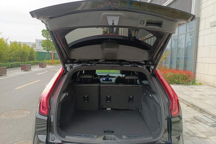 Used Cadillac XT4 2020 28T Two-Wheel-Drive Leading Version Trunk