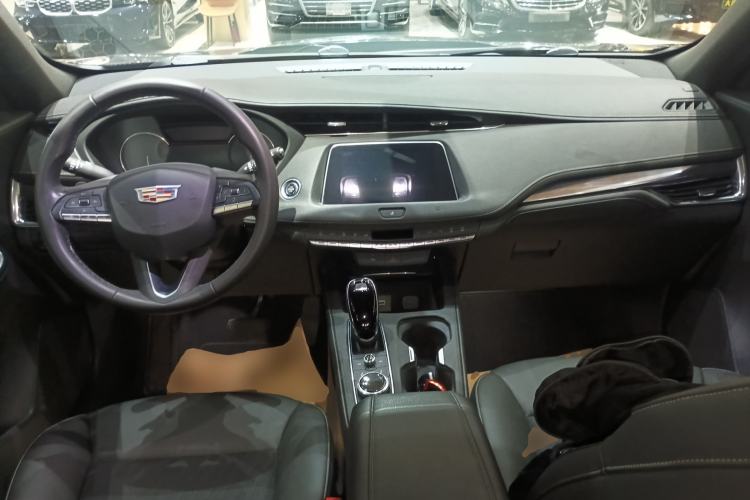 Used Cadillac XT4 2020 Revised Version 28T Two-Wheel Drive Tech Edition Center Console