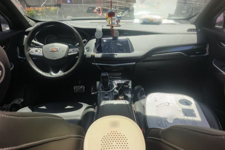 Used Cadillac XT4 2020 28T Two-Wheel-Drive Leading Version Center Console