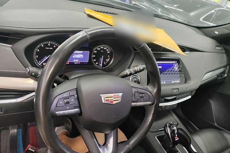 Used Cadillac XT4 2020 Revised Version 28T Two-Wheel Drive Leading Edition Center Console