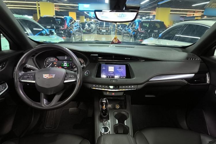 Used Cadillac XT4 2020 Revised Version 28T Two-Wheel Drive Tech Edition Center Console