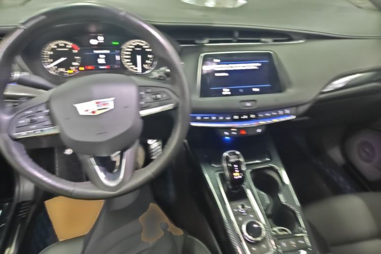 Used Cadillac XT4 2020 28T Two-Wheel-Drive Leading Version Center Console