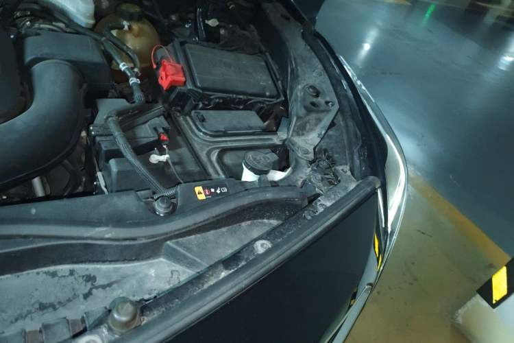 Used Cadillac XT4 2020 28T Two-Wheel-Drive Leading Version Engine Bay Left
