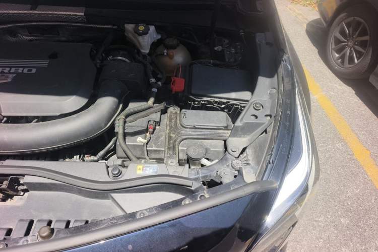 Used Cadillac XT4 2020 28T Two-Wheel-Drive Leading Version Engine Bay Left