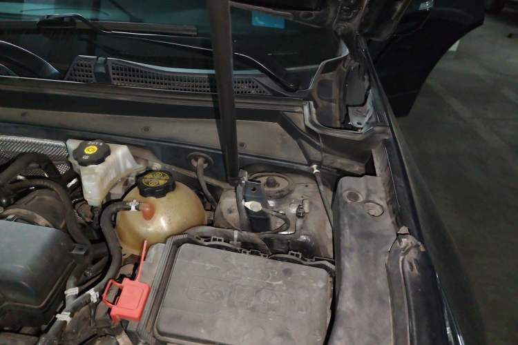 Used Cadillac XT4 2020 28T Two-Wheel-Drive Leading Version Engine Bay Left