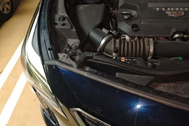 Used Cadillac XT4 2020 28T Two-Wheel-Drive Leading Version Engine Bay Right