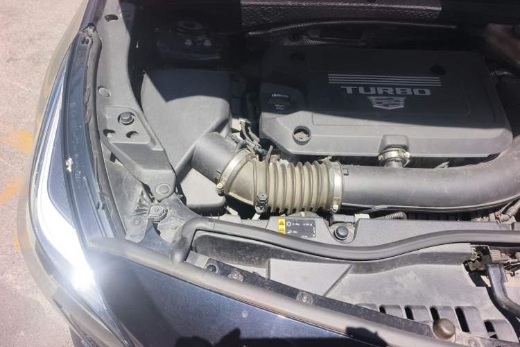 Used Cadillac XT4 2020 28T Two-Wheel-Drive Leading Version Engine Bay Right
