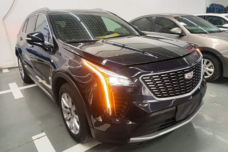 Used Cadillac XT4 2020 Revised Version 28T Two-Wheel Drive Leading Edition Front Right 45 Deg