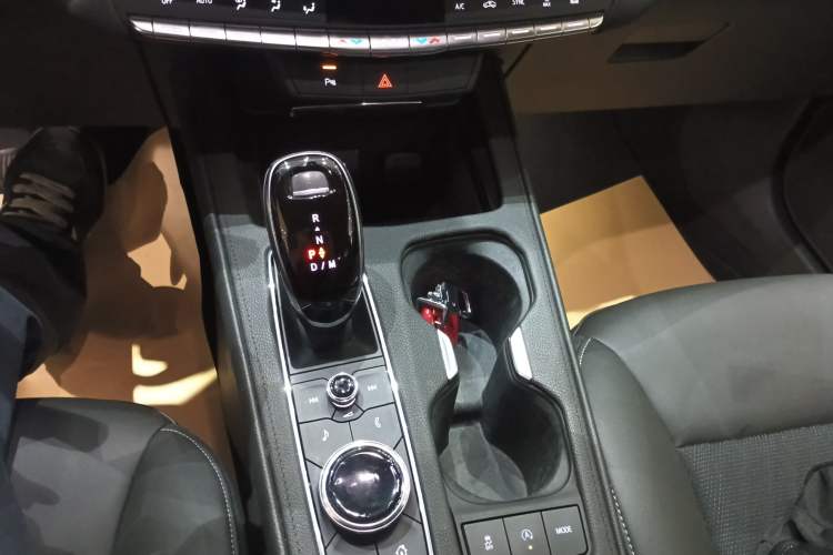 Used Cadillac XT4 2020 Revised Version 28T Two-Wheel Drive Tech Edition Gear Lever
