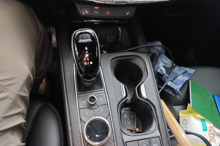 Used Cadillac XT4 2020 Revised Version 28T Two-Wheel Drive Luxury Edition Gear Lever
