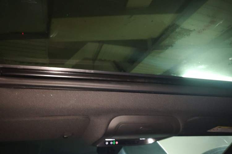 Used Cadillac XT4 2020 28T Two-Wheel-Drive Leading Version Headliner