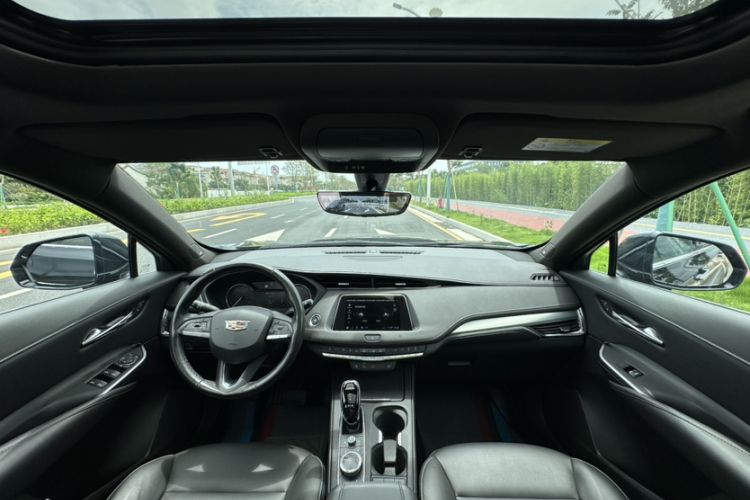 Used Cadillac XT4 2020 Revised Version 28T Two-Wheel Drive Leading Edition Interior 1
