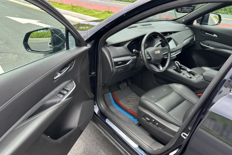 Used Cadillac XT4 2020 Revised Version 28T Two-Wheel Drive Leading Edition Interior 2