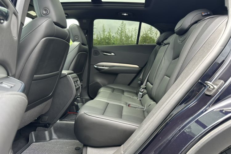 Used Cadillac XT4 2020 Revised Version 28T Two-Wheel Drive Leading Edition Interior 3