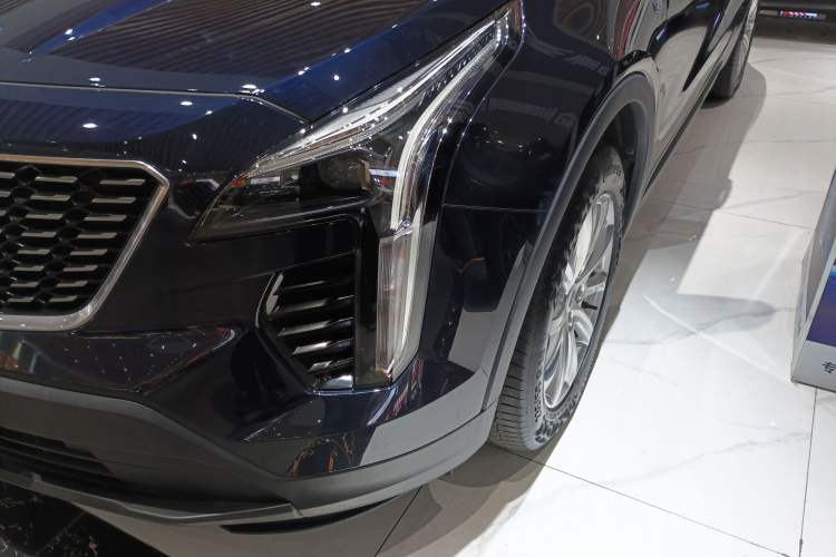 Used Cadillac XT4 2020 Revised Version 28T Two-Wheel Drive Tech Edition Left Front Headlight
