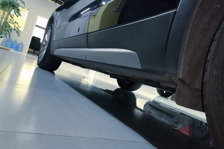 Used Cadillac XT4 2020 Revised Version 28T Two-Wheel Drive Leading Edition Left Side Sill