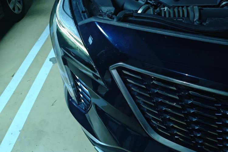 Used Cadillac XT4 2020 28T Two-Wheel-Drive Leading Version Right Front Headlight