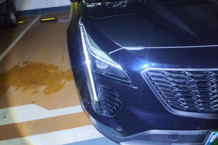 Used Cadillac XT4 2020 Revised Version 28T Two-Wheel Drive Leading Edition Right Front Headlight