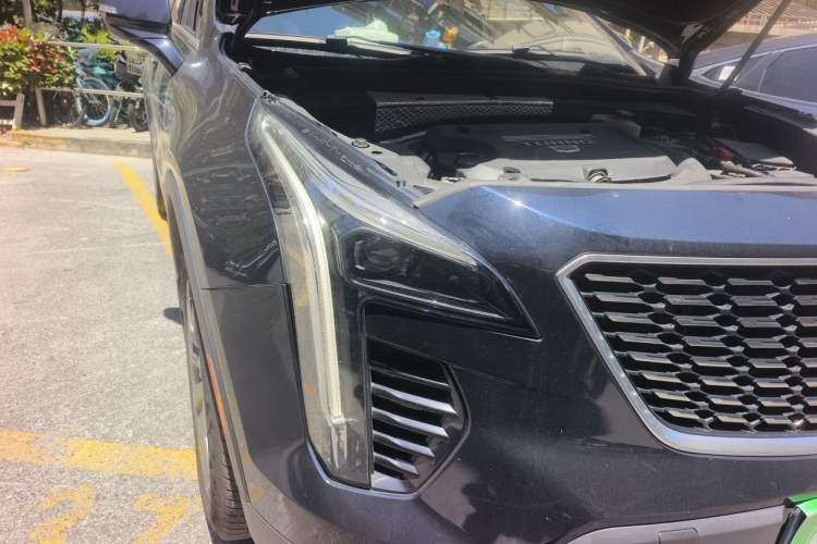 Used Cadillac XT4 2020 28T Two-Wheel-Drive Leading Version Right Front Headlight