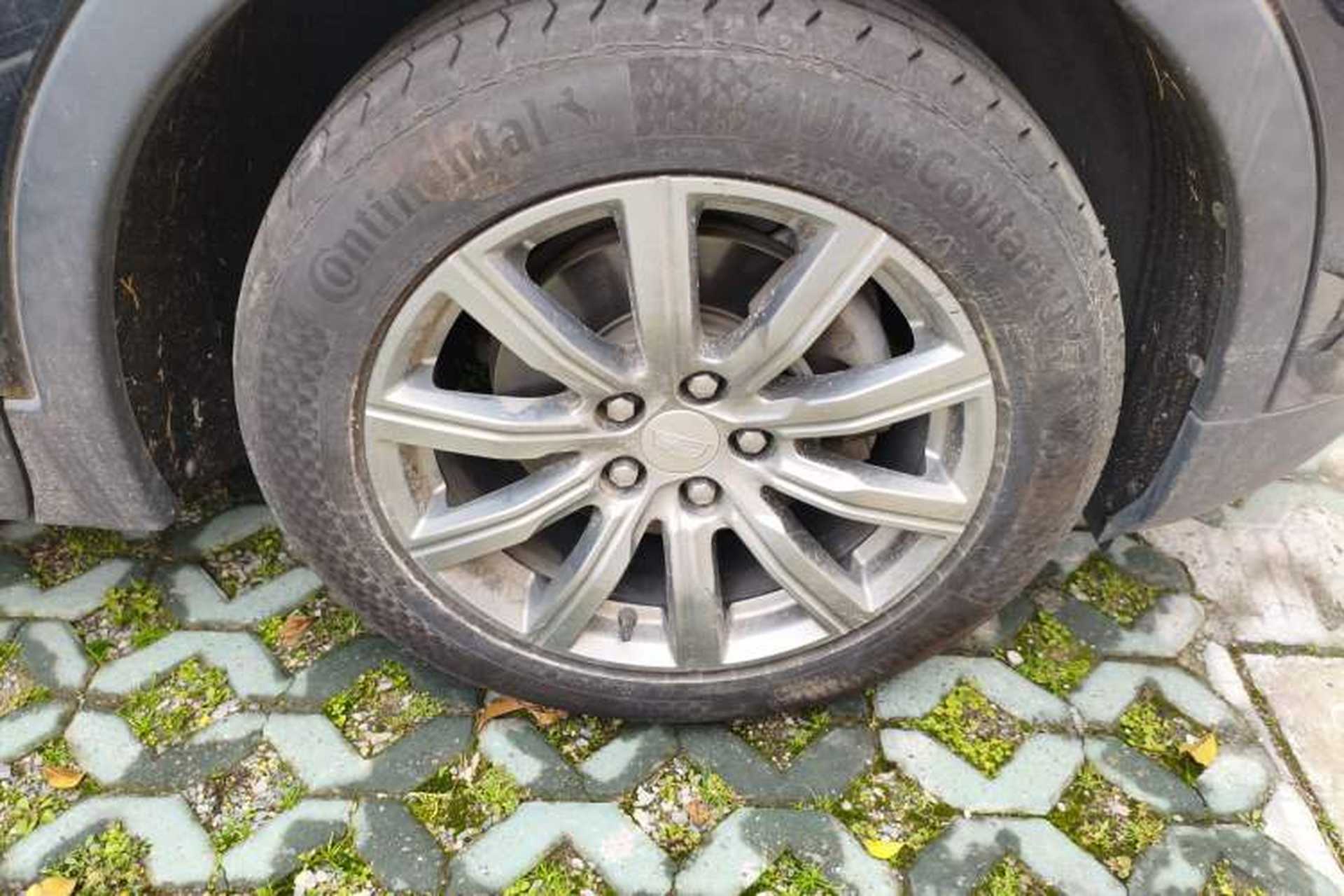 Used Cadillac XT4 2020 Revised Version 28T Two-Wheel Drive Luxury Edition Right Front Wheel Hub