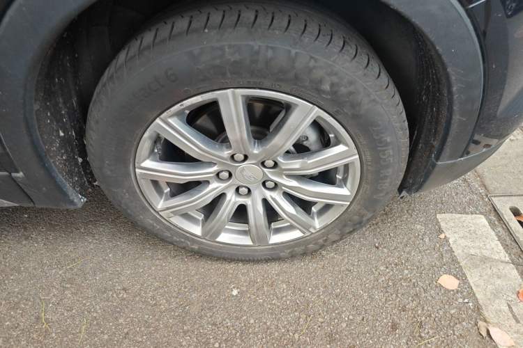Used Cadillac XT4 2020 Revised Version 28T Two-Wheel Drive Luxury Edition Right Front Wheel Hub