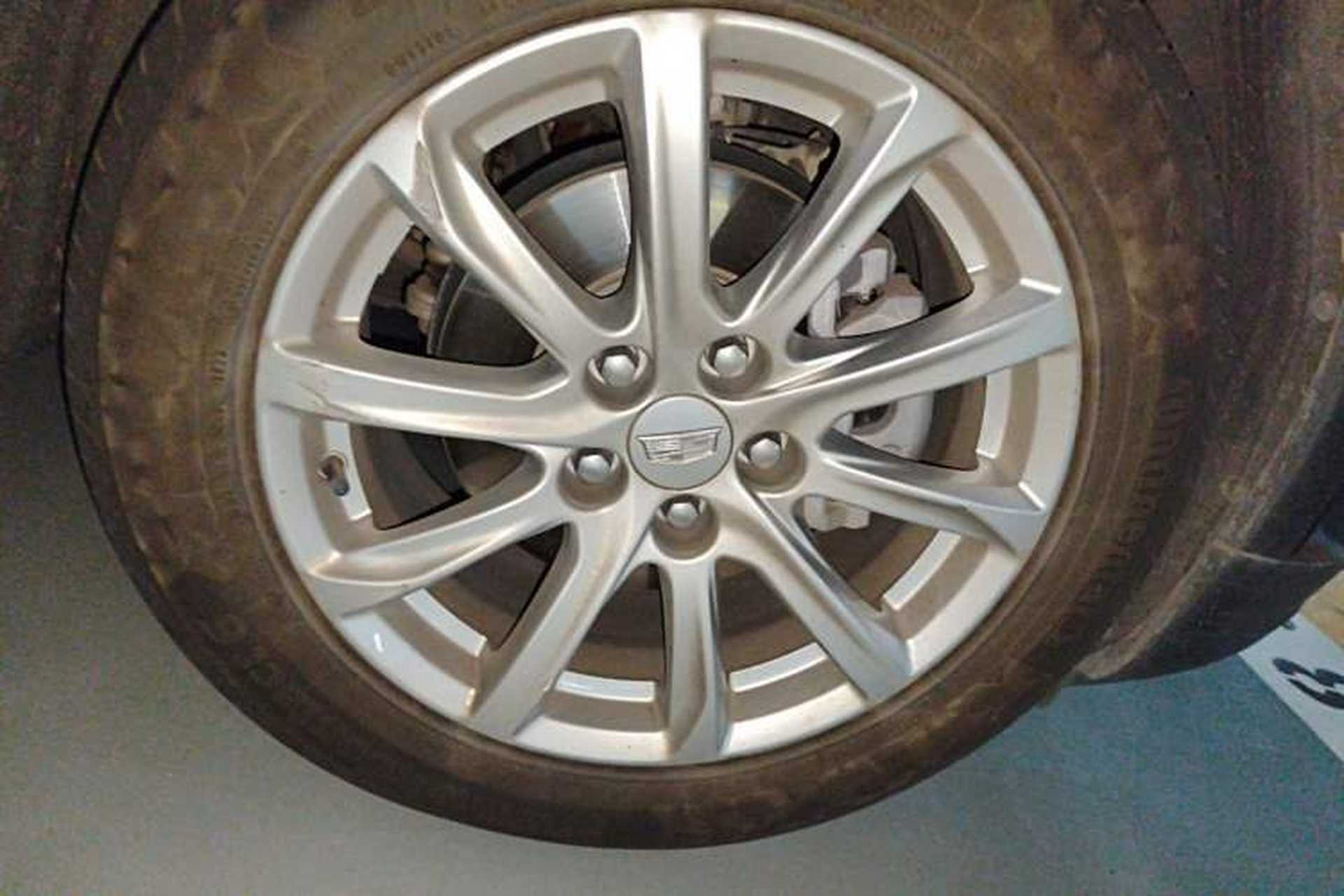 Used Cadillac XT4 2020 28T Two-Wheel Drive Tech Version Right Front Wheel Hub