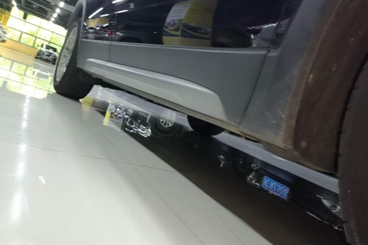Used Cadillac XT4 2020 Revised Version 28T Two-Wheel Drive Leading Edition Right Side Sill